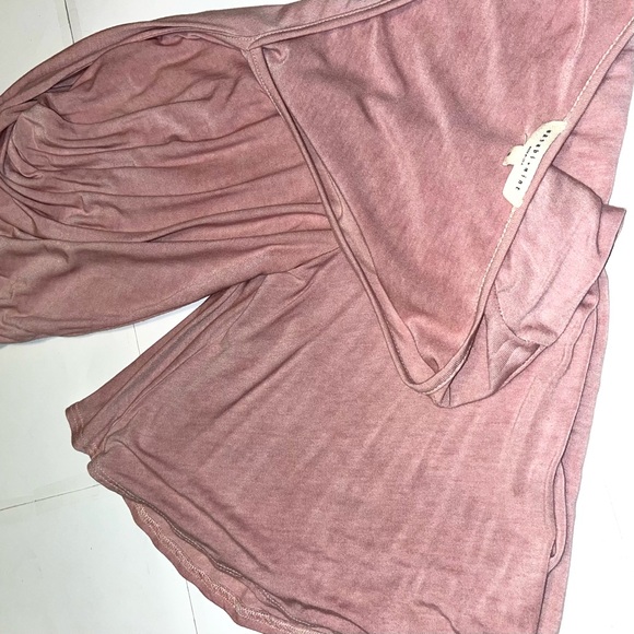 Boutique Wasabi + Mint Los Angeles blush pink bell sleeve blouse - Picture 3 of 16